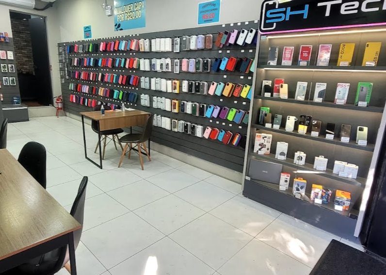 Loja da SH Tech com capinhas e acessórios